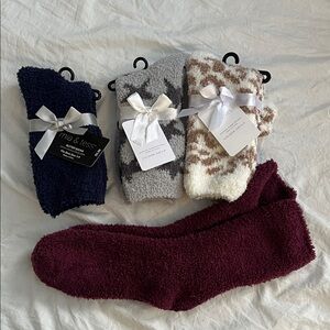 Mia & Tees Cozy Fuzzy Socks Set